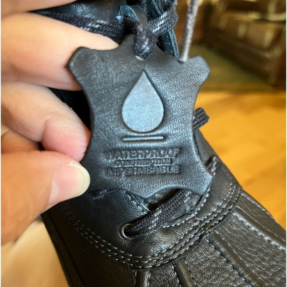 Clarks "Arctic Venture Cold Weather Boots, Size 8 - Picture 2 of 6